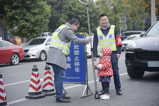 平安校园义同守护——我校实验幼儿园家长义工活动