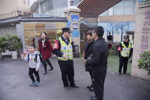 平安校园义同守护——我校实验幼儿园家长义工活动