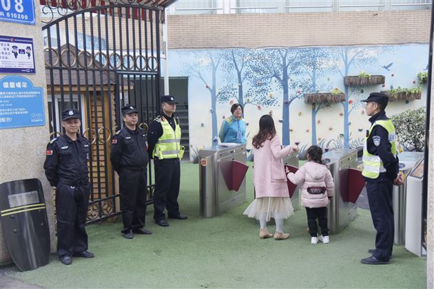 平安校园义同守护——我校实验幼儿园家长义工活动