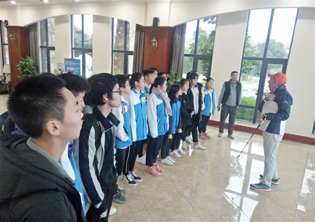 挥动青春放飞梦想——棠外国际部U-course综合素质课程之高尔夫、滑雪体验