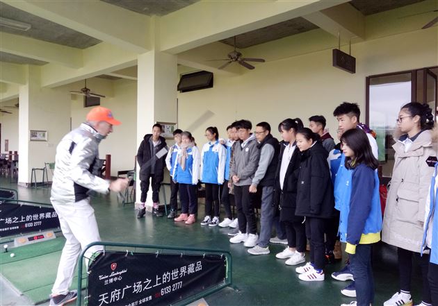 挥动青春放飞梦想——棠外国际部U-course综合素质课程之高尔夫、滑雪体验