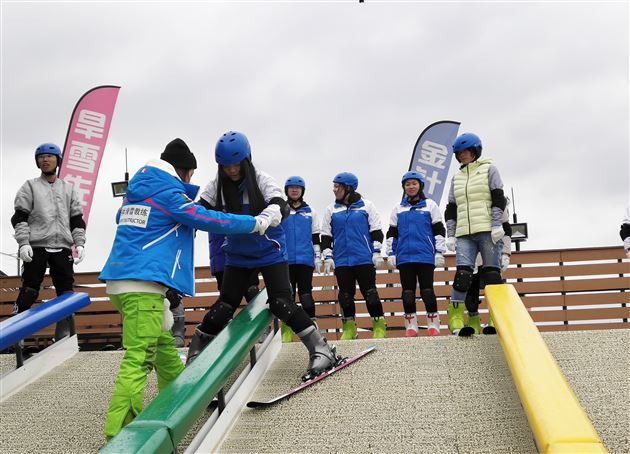 挥动青春放飞梦想——棠外国际部U-course综合素质课程之高尔夫、滑雪体验