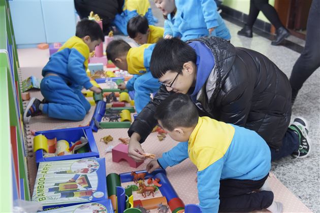 棠外实验幼儿园开展走进西南民族大学游学活动