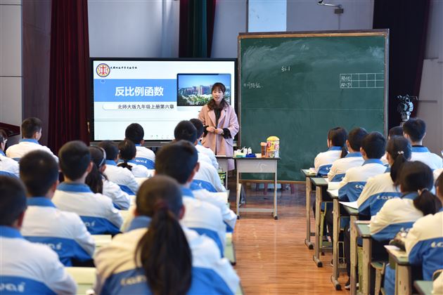 杏坛英才齐聚锦城——“2018年四川省初中数学优秀课展评活动”在我校隆重举行