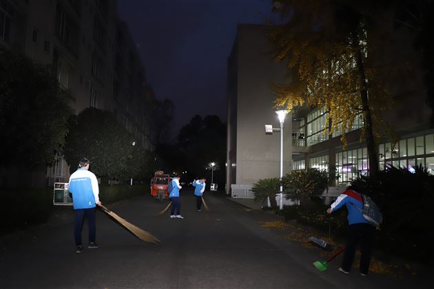 君子不惧用热诚之心抵御寒冬——高二3班开展校内社会实践活动