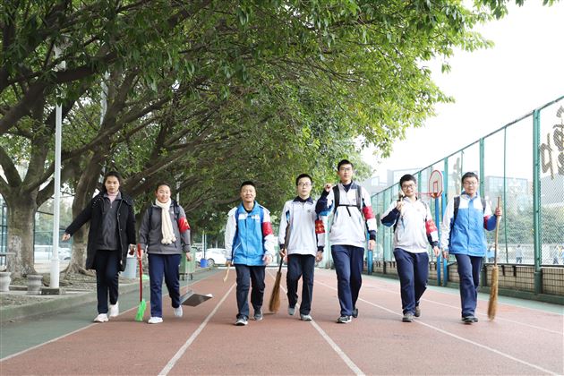 君子不惧用热诚之心抵御寒冬——高二3班开展校内社会实践活动