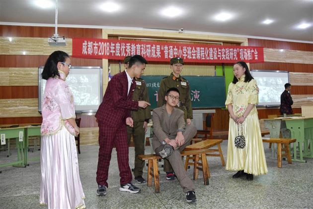 诸君漫说登场好曲部风流斗巧妆——记高2017级创新班语文话剧展演活动