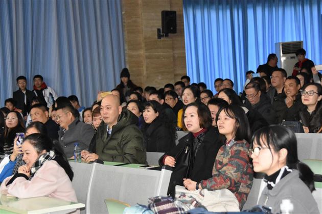 诸君漫说登场好曲部风流斗巧妆——记高2017级创新班语文话剧展演活动