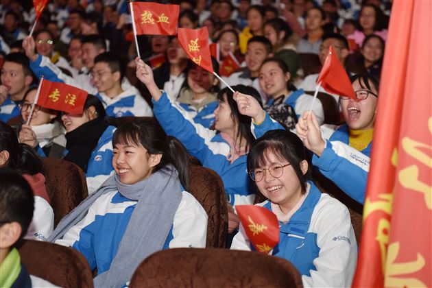 激励士气备战一诊——高2016级举行11月月考表彰暨一诊动员大会