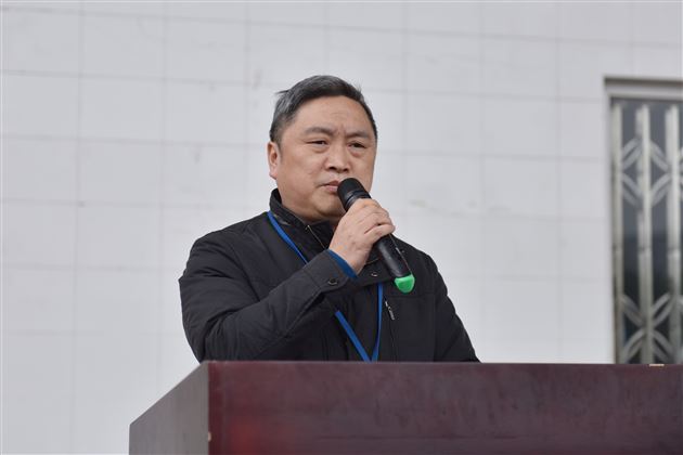 十年一剑中流击水浪遏飞舟一朝冲刺破釜沉舟独占鳌头——初2016级召开中考动员暨表彰大会