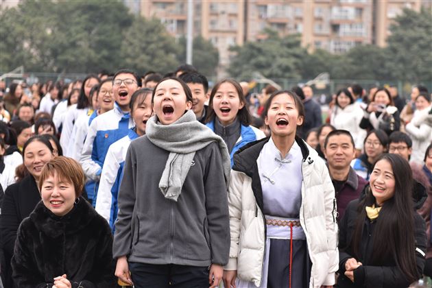十年一剑中流击水浪遏飞舟一朝冲刺破釜沉舟独占鳌头——初2016级召开中考动员暨表彰大会