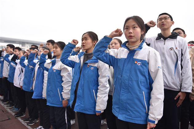 十年一剑中流击水浪遏飞舟一朝冲刺破釜沉舟独占鳌头——初2016级召开中考动员暨表彰大会