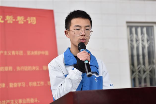 十年一剑中流击水浪遏飞舟一朝冲刺破釜沉舟独占鳌头——初2016级召开中考动员暨表彰大会