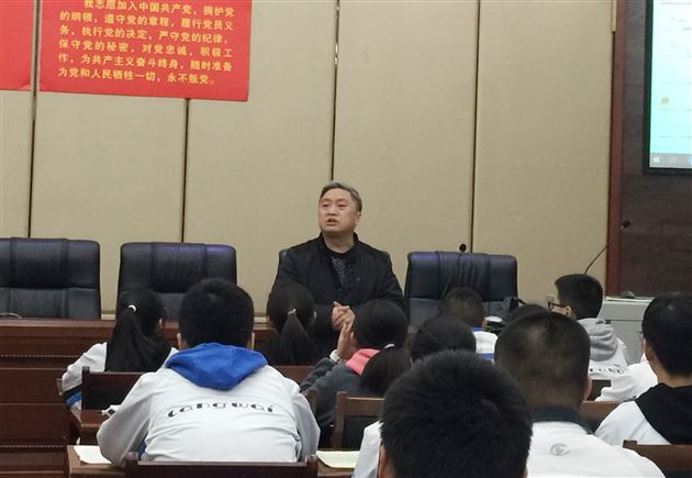 弘扬爱国主义精神深刻认识中国共青团——初2016级开展新团员培训活动