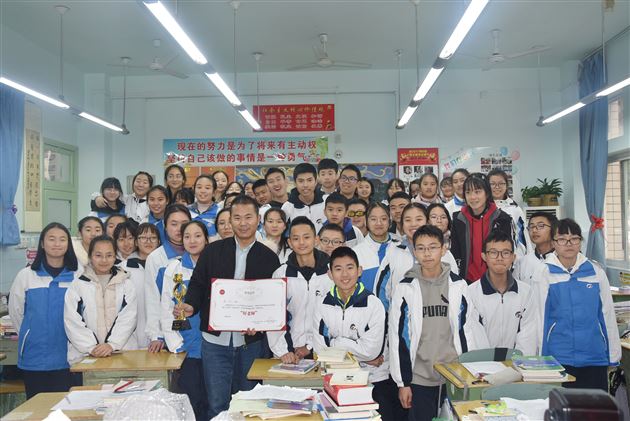 喜报：棠外初中部党员教师袁成获评教育部关工委首届“中国好老师”