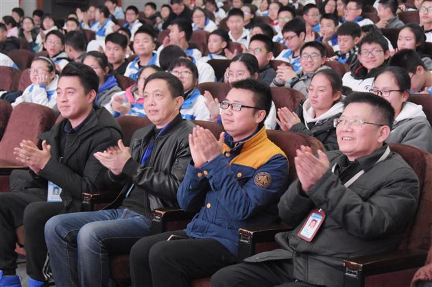 谁是Spelling之星——初2017级举办SpellingBee单词拼写大赛