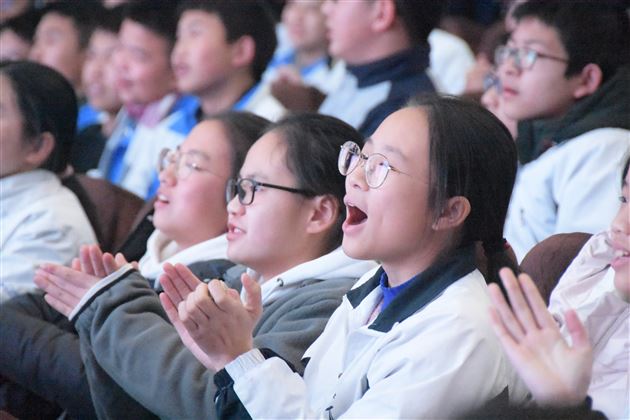 谁是Spelling之星——初2017级举办SpellingBee单词拼写大赛