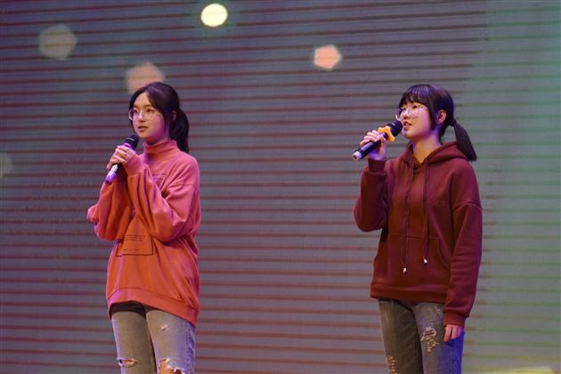 我校第16届外语文化节歌曲、配音展演活动圆满落幕——记高2018级外语文化艺术节系列展演活动