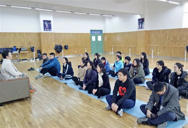 国际部开展教师心理疏导体验活动