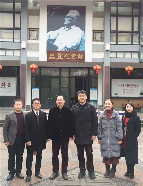 棠外党员成都市名师工作室导师刘勇受邀参加四川省“文学新苗工程”研讨会暨校园文学社团联盟理事会