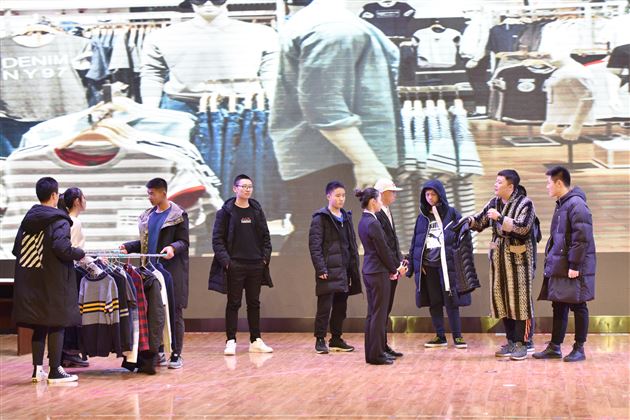 舞台演绎人生话剧展现风采——记高2017级英语话剧文艺汇演