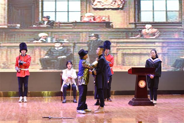 舞台演绎人生话剧展现风采——记高2017级英语话剧文艺汇演