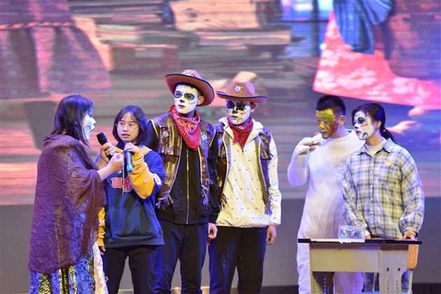 舞台演绎人生话剧展现风采——记高2017级英语话剧文艺汇演