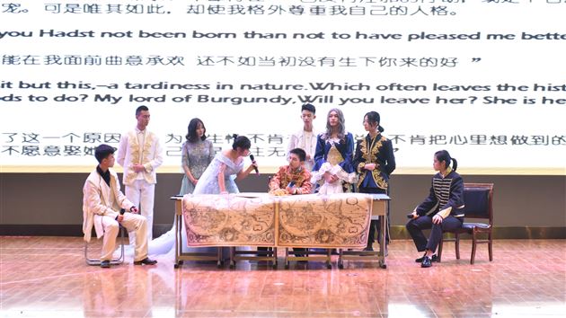 舞台演绎人生话剧展现风采——记高2017级英语话剧文艺汇演