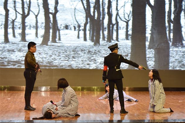 舞台演绎人生话剧展现风采——记高2017级英语话剧文艺汇演