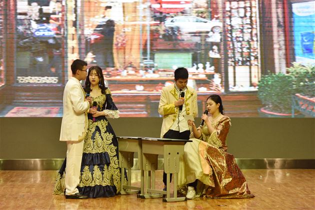 舞台演绎人生话剧展现风采——记高2017级英语话剧文艺汇演