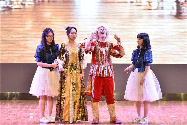 舞台演绎人生话剧展现风采——记高2017级英语话剧文艺汇演