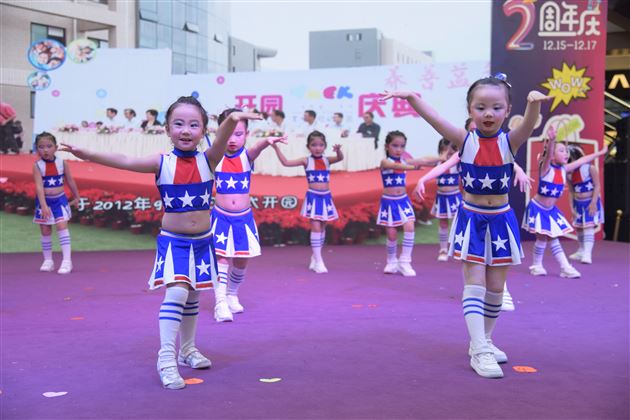 幼儿园荣获“魅力双流”2018年双流区第四届幼中小学啦啦操比赛团体冠军