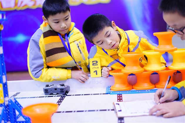 附小学子在四川省青少年机器人竞赛中勇夺三个一等奖