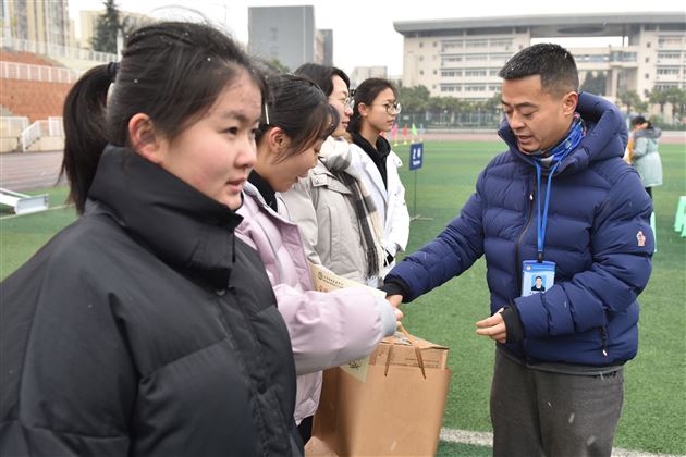 我们一起High翻天——棠外国际部“加油吧，Family”亲子运动会暨2018年终表彰大会实录
