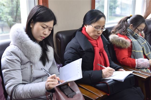 我校文中华老师受邀为峨眉山市名师工作室能力提升作讲座