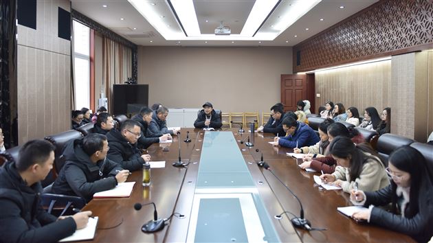 我校文中华老师受邀为峨眉山市名师工作室能力提升作讲座