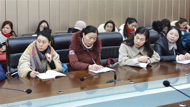 我校文中华老师受邀为峨眉山市名师工作室能力提升作讲座