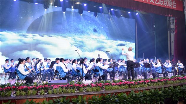 舞有鸾凤影羽衣蹁跹贺岁旦   弦和时代音奏响青春呈芳华——棠外2018年校园艺术节展演暨2019年新年文艺联欢晚会隆重举行