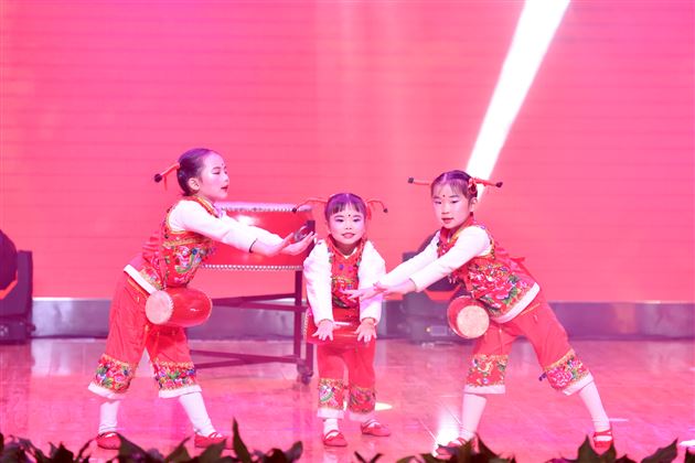 舞有鸾凤影羽衣蹁跹贺岁旦   弦和时代音奏响青春呈芳华——棠外2018年校园艺术节展演暨2019年新年文艺联欢晚会隆重举行