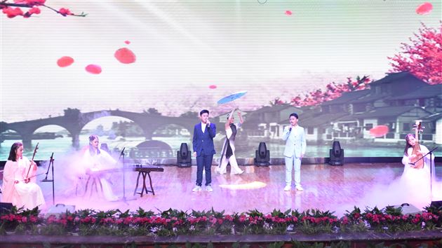 舞有鸾凤影羽衣蹁跹贺岁旦   弦和时代音奏响青春呈芳华——棠外2018年校园艺术节展演暨2019年新年文艺联欢晚会隆重举行