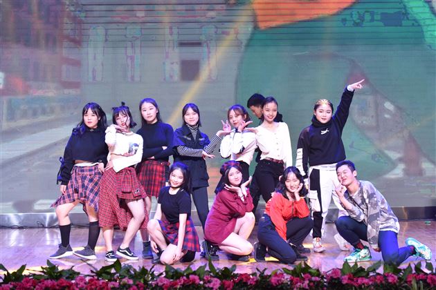 舞有鸾凤影羽衣蹁跹贺岁旦   弦和时代音奏响青春呈芳华——棠外2018年校园艺术节展演暨2019年新年文艺联欢晚会隆重举行