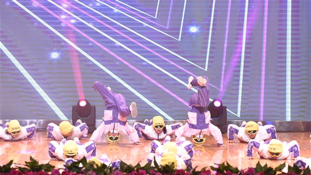 舞有鸾凤影羽衣蹁跹贺岁旦   弦和时代音奏响青春呈芳华——棠外2018年校园艺术节展演暨2019年新年文艺联欢晚会隆重举行