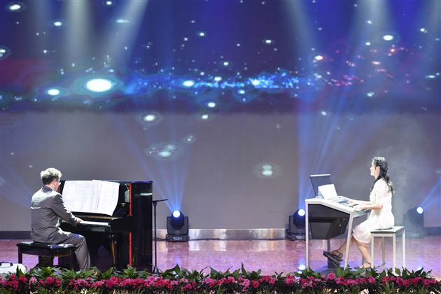 舞有鸾凤影羽衣蹁跹贺岁旦   弦和时代音奏响青春呈芳华——棠外2018年校园艺术节展演暨2019年新年文艺联欢晚会隆重举行