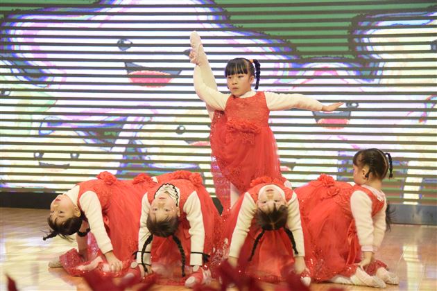 雏鹰昂头向天鸣  羽翼渐丰挥幼翅——飞鹰艺术团“雏鹰追梦”期末汇报活动