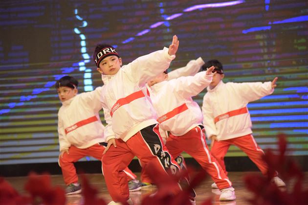 雏鹰昂头向天鸣  羽翼渐丰挥幼翅——飞鹰艺术团“雏鹰追梦”期末汇报活动