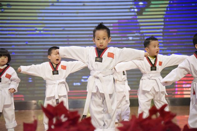 雏鹰昂头向天鸣  羽翼渐丰挥幼翅——飞鹰艺术团“雏鹰追梦”期末汇报活动