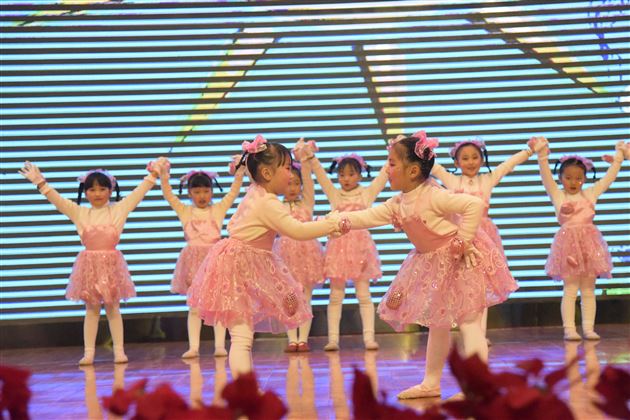 雏鹰昂头向天鸣  羽翼渐丰挥幼翅——飞鹰艺术团“雏鹰追梦”期末汇报活动