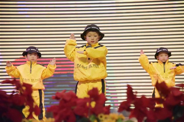 雏鹰昂头向天鸣  羽翼渐丰挥幼翅——飞鹰艺术团“雏鹰追梦”期末汇报活动