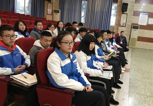 争做学习的表率、行动的楷模、工作的标兵——高2018级举行年级自主管理委员总结暨表彰大会
