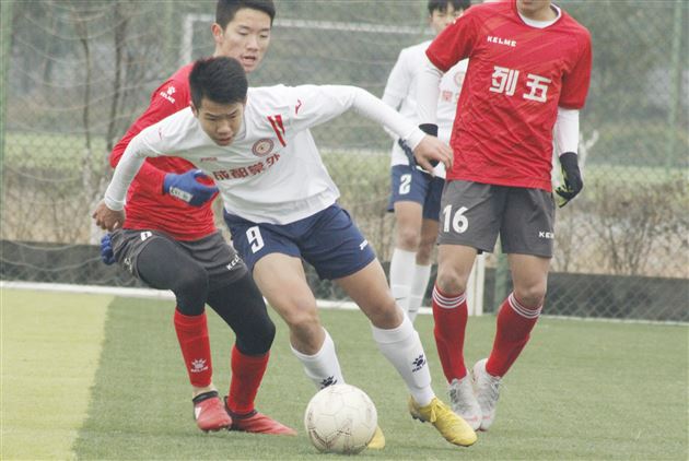 我校高中男子足球队获得成都市U17足球锦标赛冠军